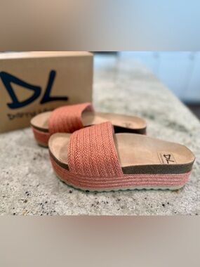 Dirty Laundry Coral Woven Platform Sandals "NIB"